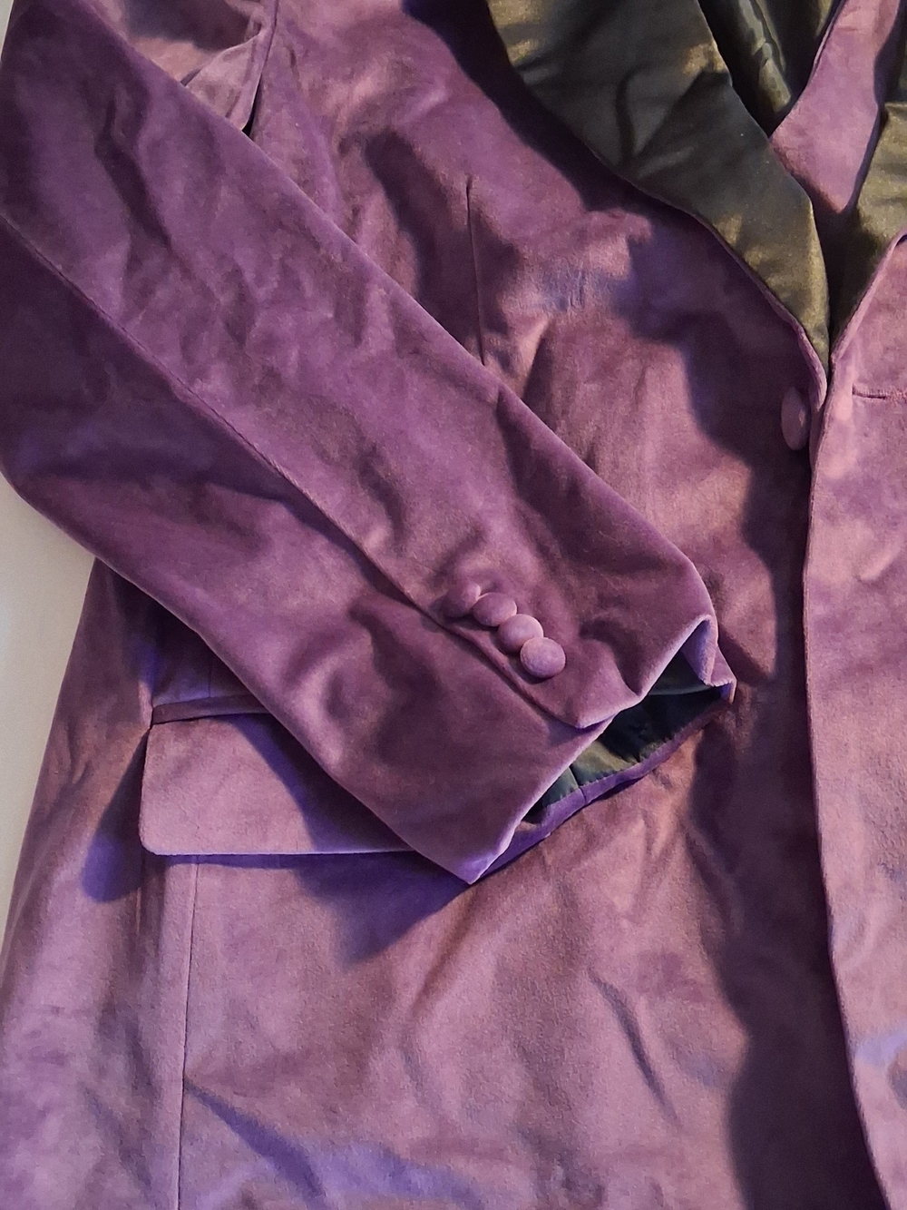 Mens Joker Purple Velvet Blazer Jacket With Pants Set.